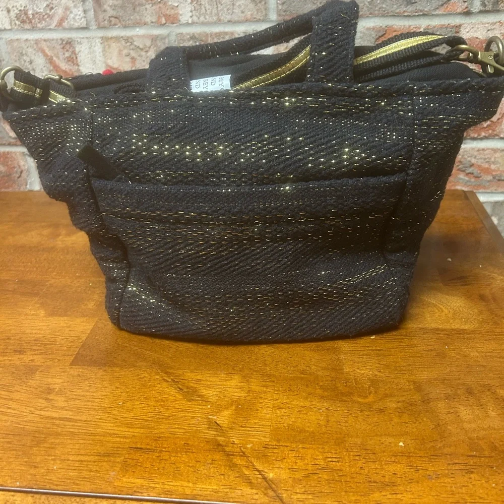 Sold America and Beyond bag. NWT. - Picture 6 of 7